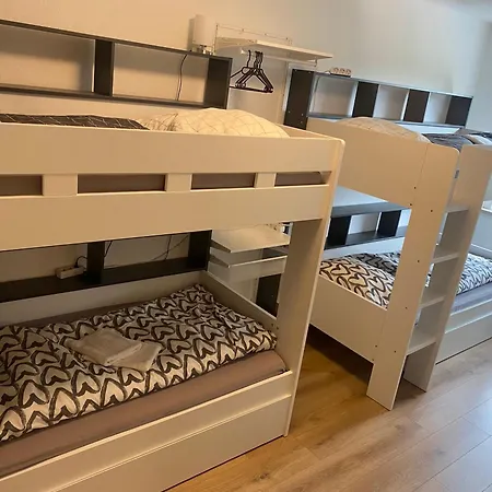 Wieko Leibnizstr. H1, 2.og Rechts Apartment *